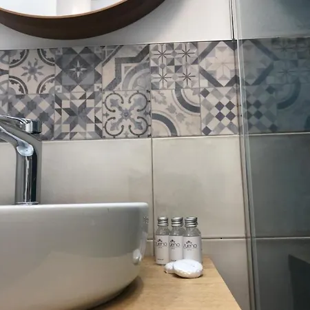 Lipova Park Coffee&wi-fi- 500 M Do Plazy, Bezplatny Meleks דירה *